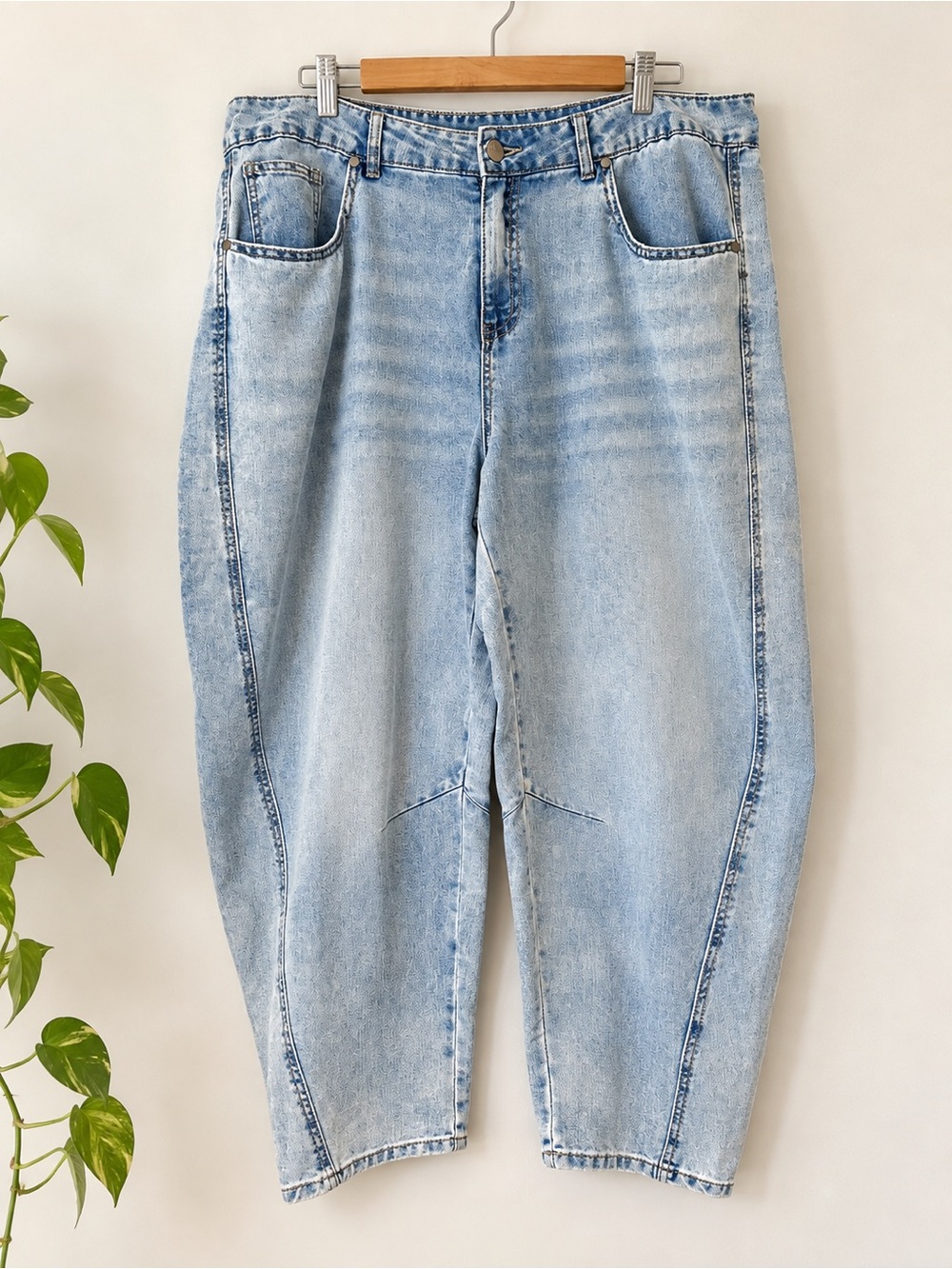 NWT Light Wash Barrel-Leg Jeans | Size 14
